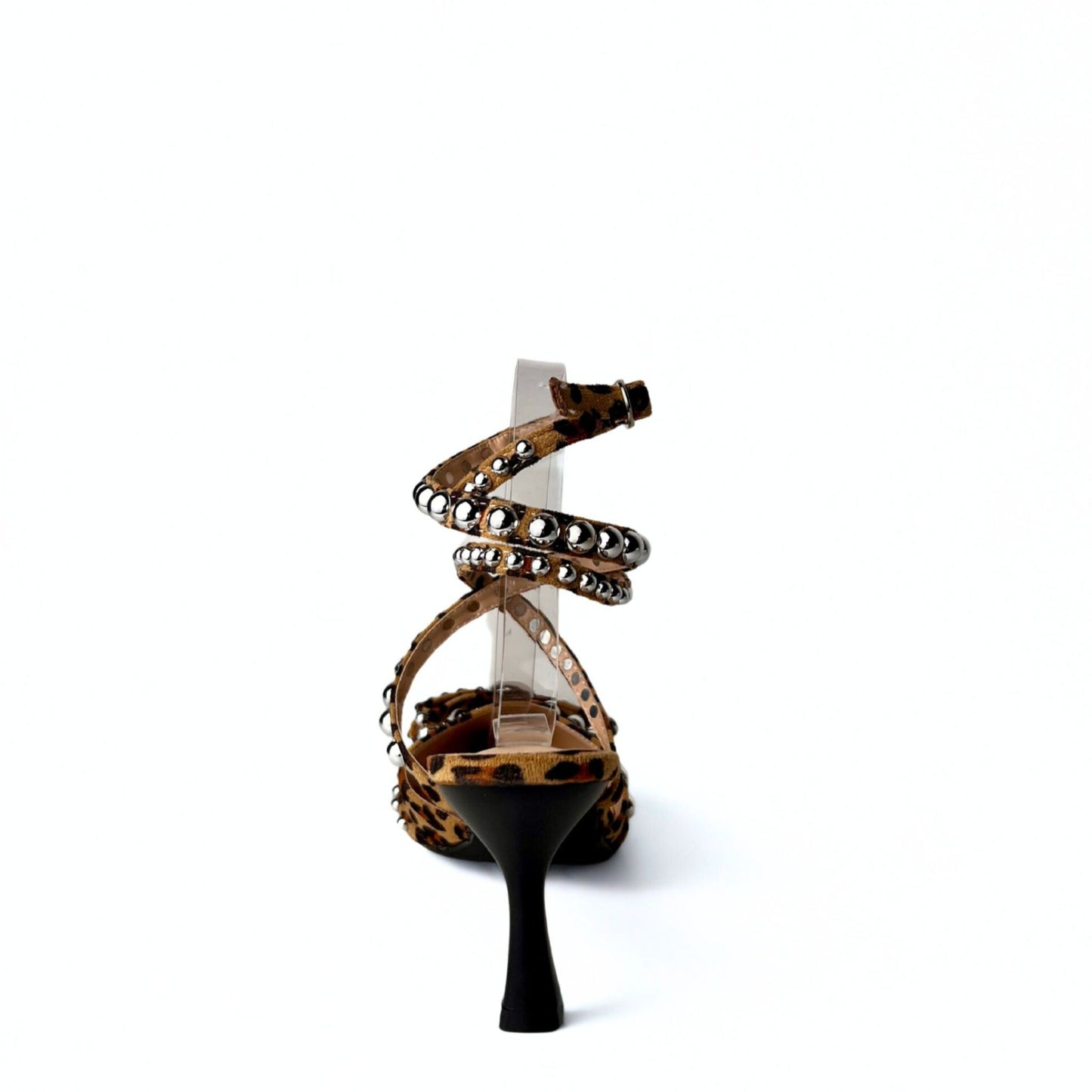 Pumps mit Leopardenmuster und Nietenverzierung